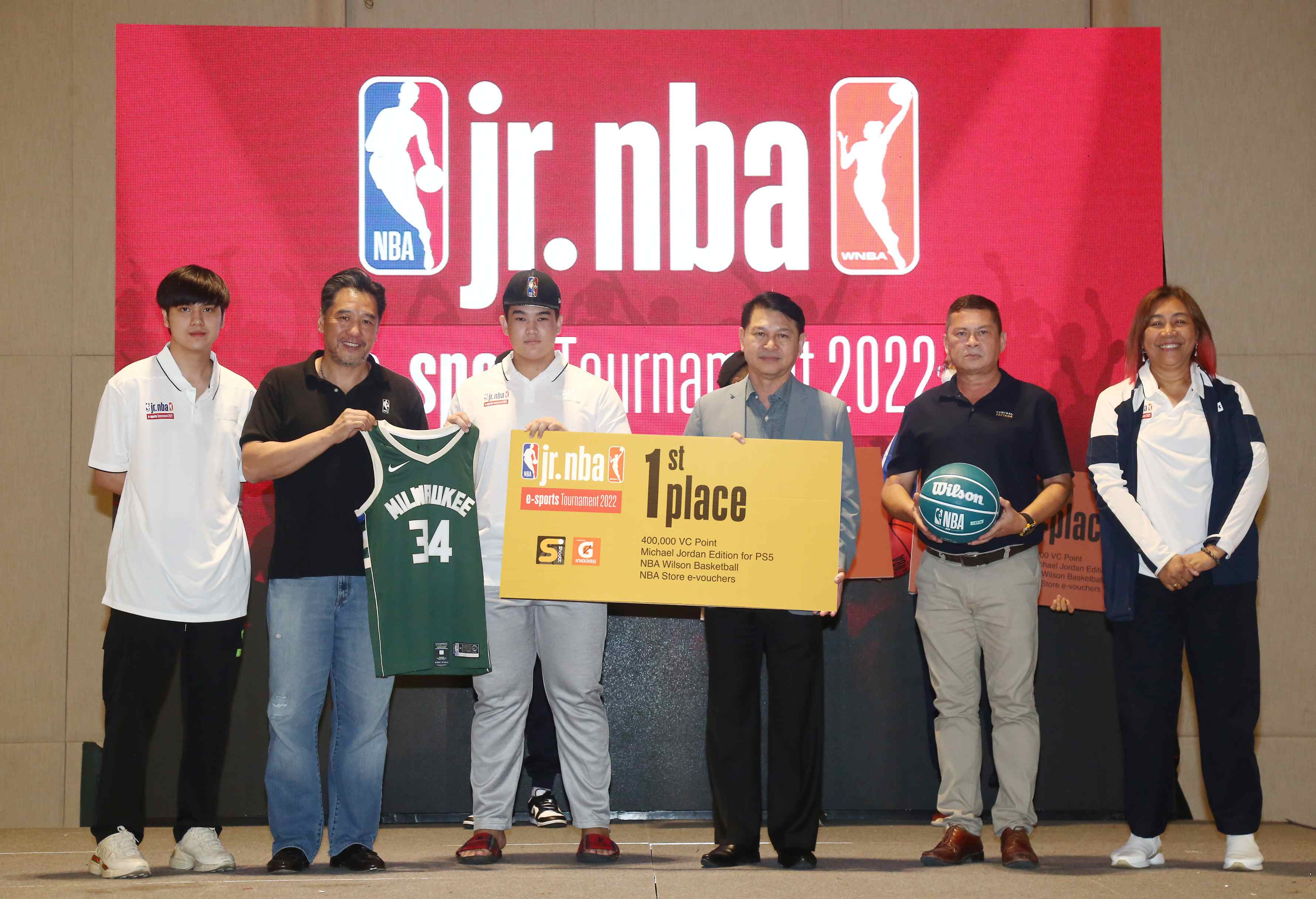 “นิโคลัส โบลตั้น” คว้าแชมป์ Jr. NBA e-sports Tournament  คนแรกของประเทศไทย